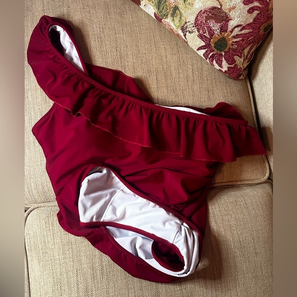 One Shoulder Ruffle One Piece Swimsuit - Picture 9 of 14